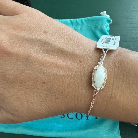 Kendra Scott Elaina rose gold Adjustable Chain Bracelet in Ivory Mother of Pearl - Picture 2 of 5